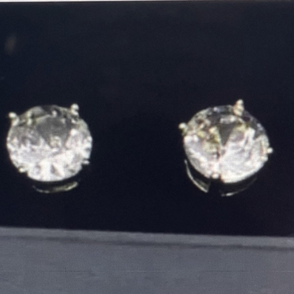 NWT MARY KAY GORGEOUS CLASSIC CUBIC ZIRCONIA STONES DESIGNED EARRINGS